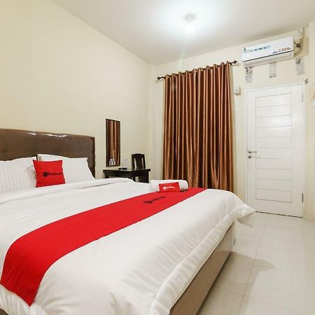Reddoorz Syariah Near Rs Pirngadi Medan Hotel Ngoại thất bức ảnh
