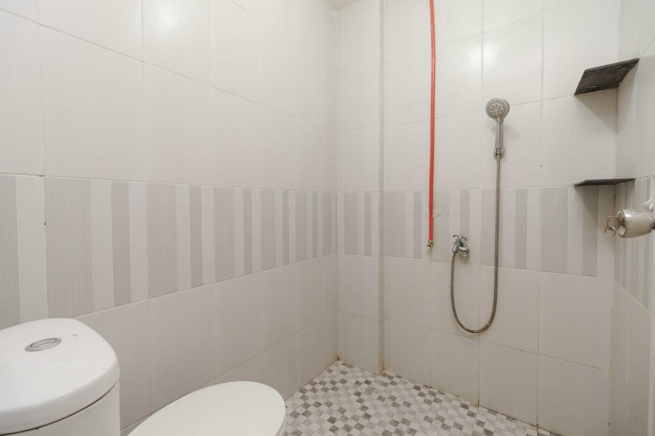 Reddoorz Syariah Near Rs Pirngadi Medan Hotel Ngoại thất bức ảnh