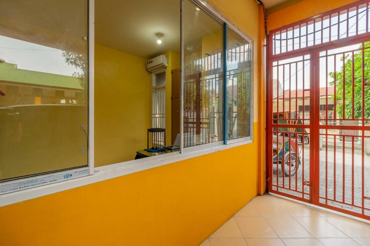Reddoorz Syariah Near Rs Pirngadi Medan Hotel Ngoại thất bức ảnh