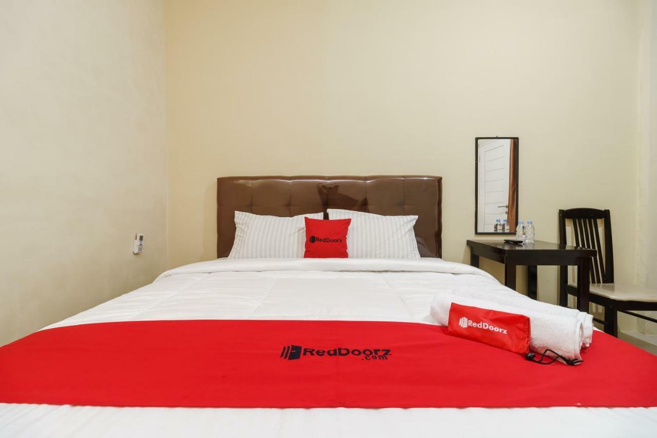 Reddoorz Syariah Near Rs Pirngadi Medan Hotel Ngoại thất bức ảnh
