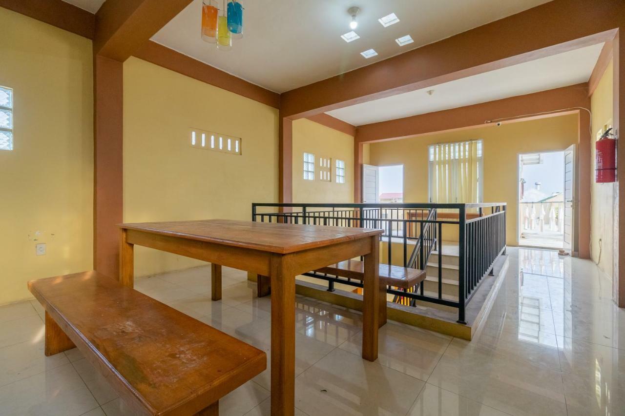 Reddoorz Syariah Near Rs Pirngadi Medan Hotel Ngoại thất bức ảnh