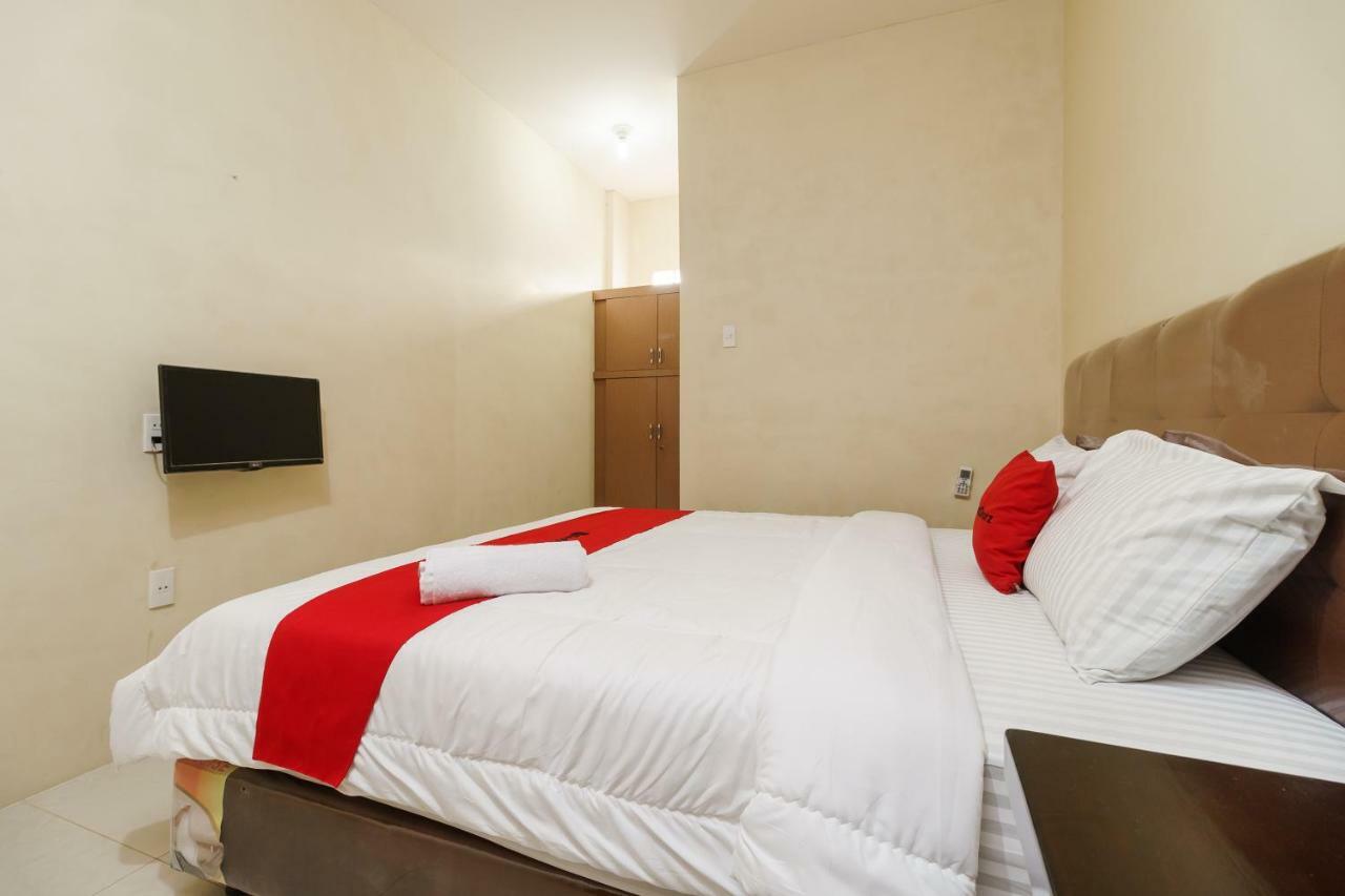 Reddoorz Syariah Near Rs Pirngadi Medan Hotel Ngoại thất bức ảnh